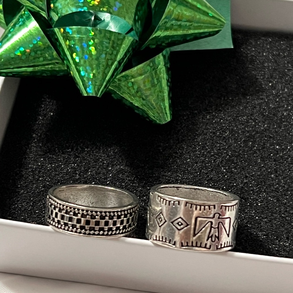 Hieroglyphics band and geometric silver alloy band set